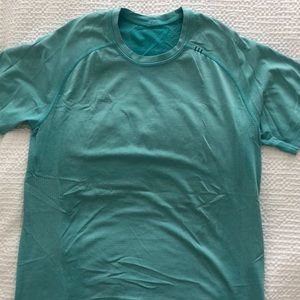 Lululemon light blue/aqua short sleeve size M